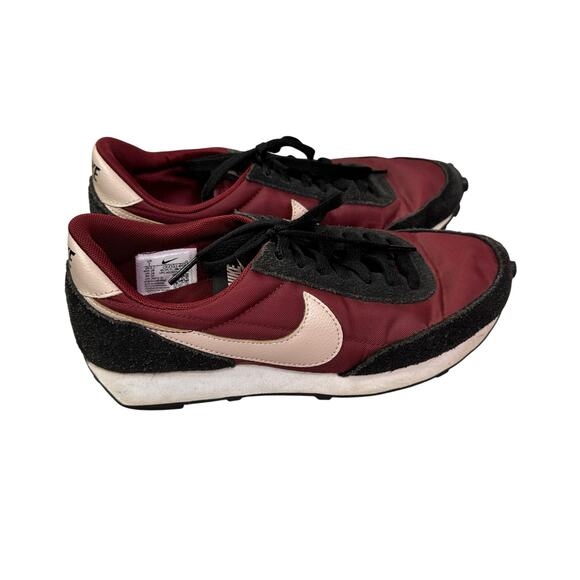 Size 7 Womens Nike Daybreak Dark Beetroot Fossil Stone Black Sneaker Beige - Picture 1 of 7